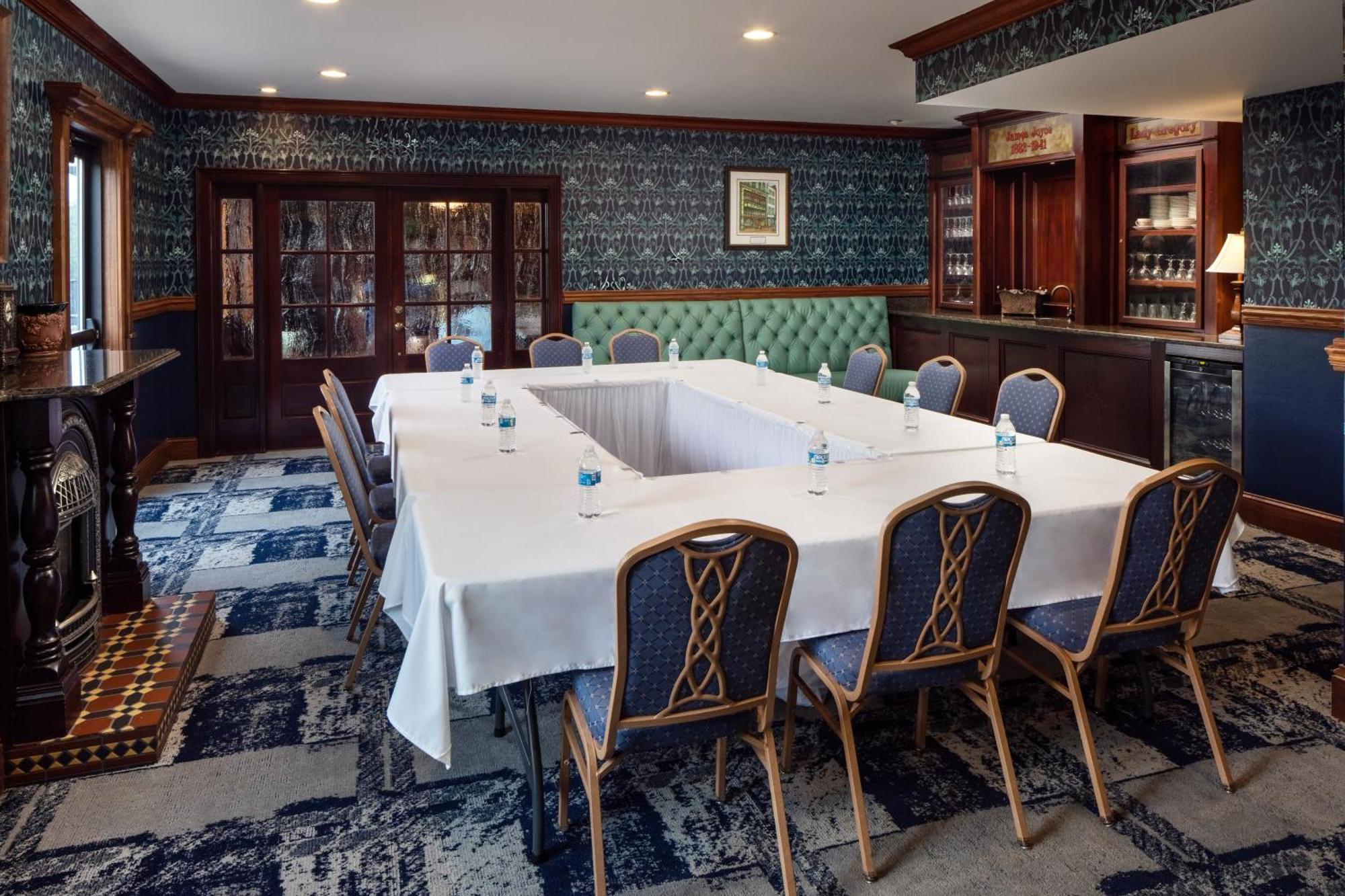 Irish Cottage Inn & Suites 갈레나 외부 사진